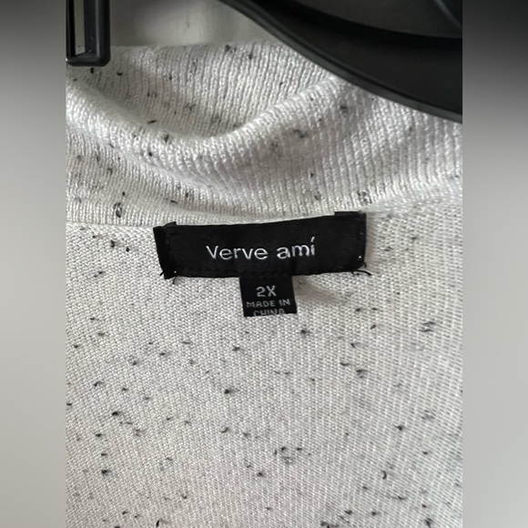 Beautiful Verve Ami cardigan white color with black dotted design. - Picture 5 of 6